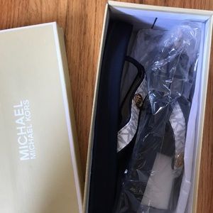 michael kors flip flops